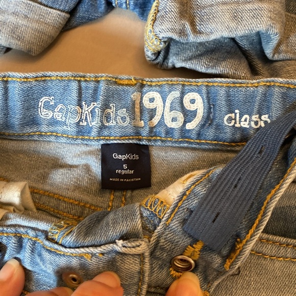 Gap size 5 Jean shorts bundle. Two pair of jean shorts in great condition. - Picture 3 of 8